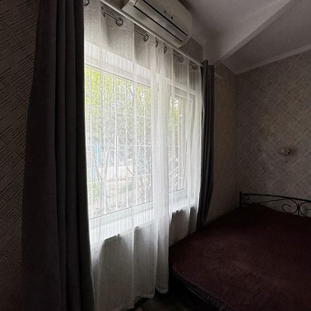 French Apartment In Odessa エクステリア 写真